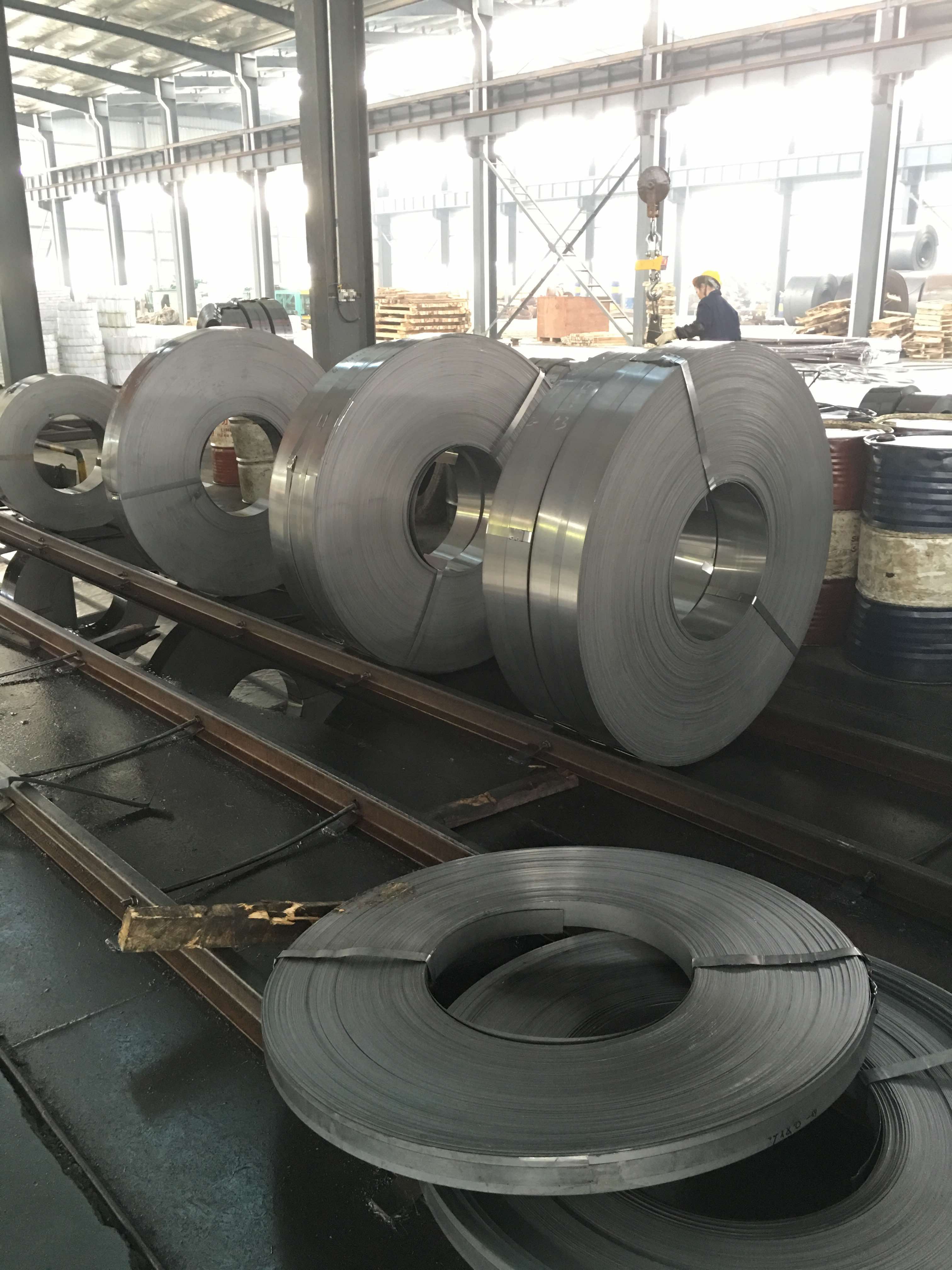 中国供应商65mn C45钢板HR高品质碳钢线圈齿轮轴主轴